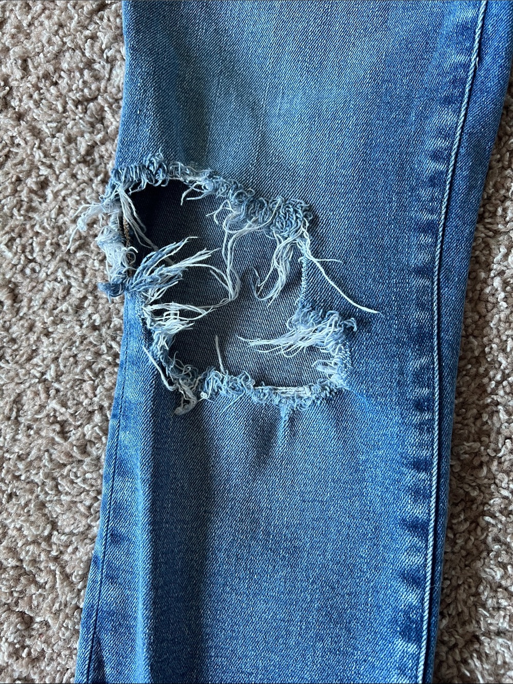 Good American Straight Leg Ripped Blue Jeans - Picture 3 of 10